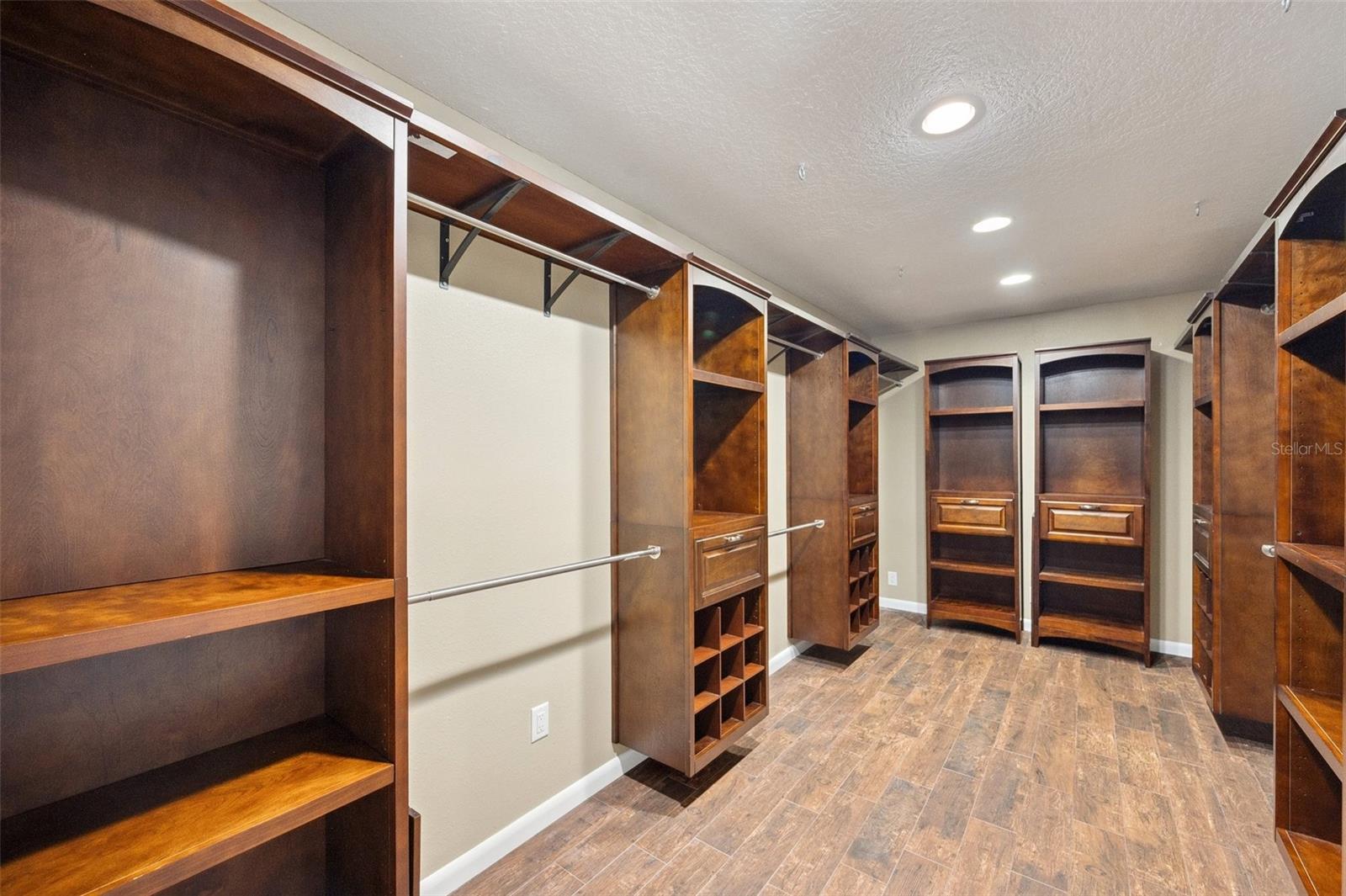 Listing photo id 34 for 655 Appaloosa Road