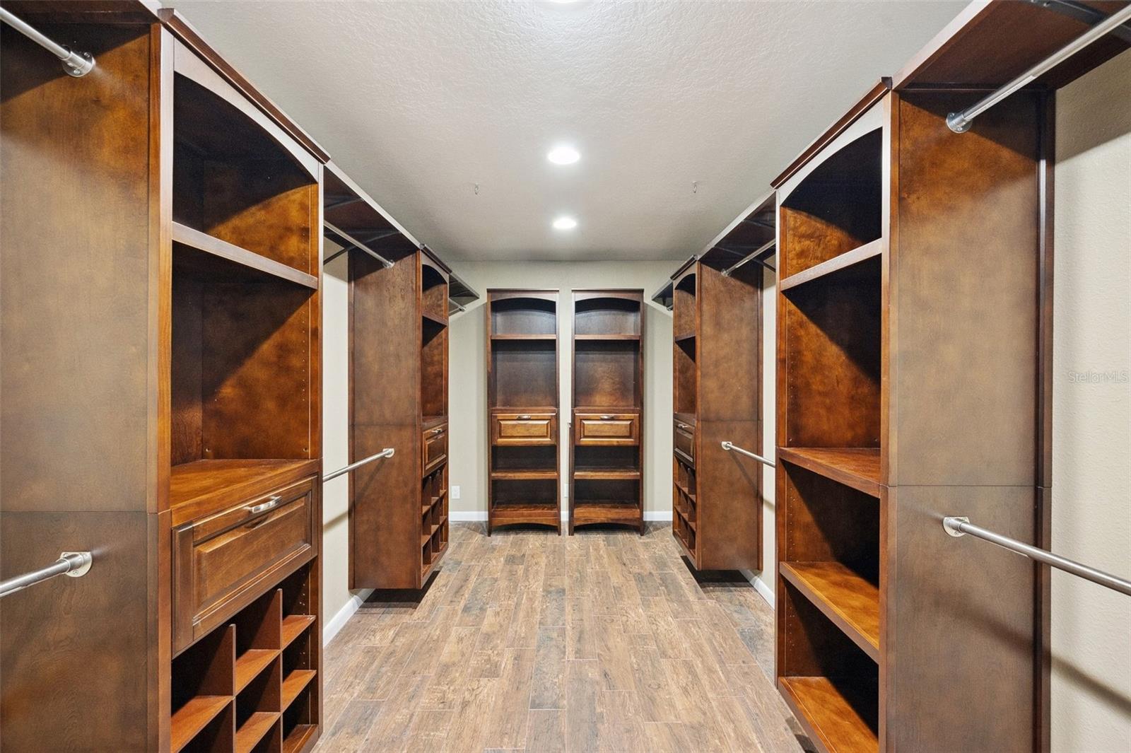 Listing photo id 35 for 655 Appaloosa Road