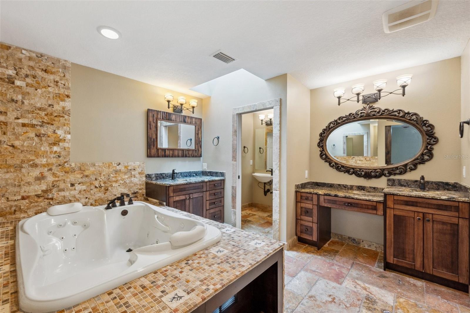Listing photo id 36 for 655 Appaloosa Road