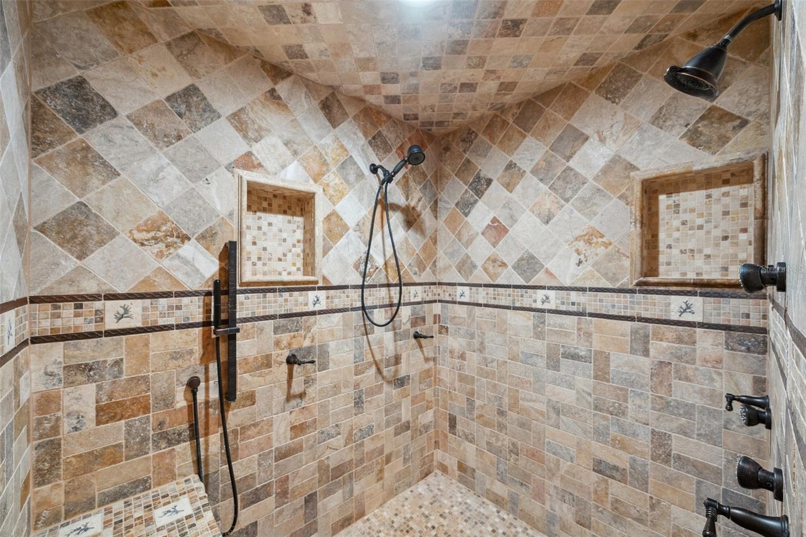 Listing photo id 38 for 655 Appaloosa Road