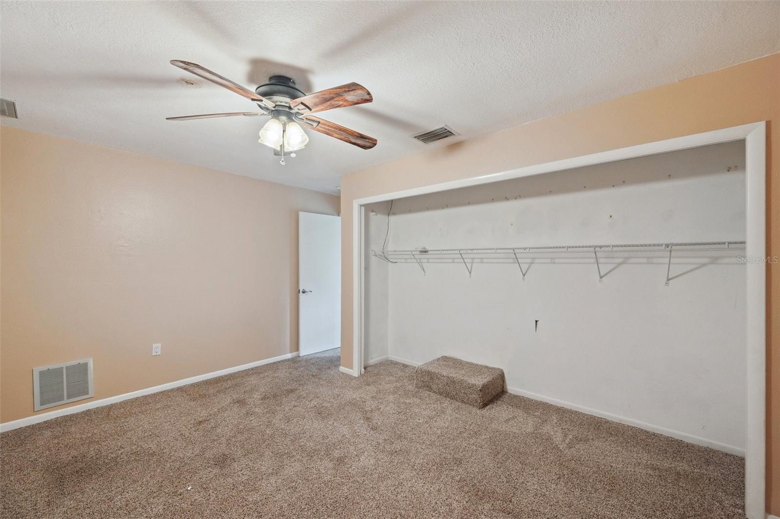 Listing photo id 42 for 655 Appaloosa Road