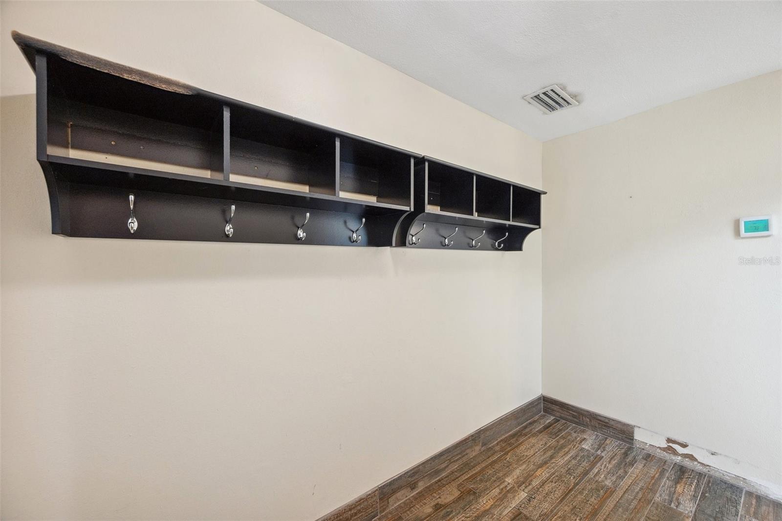 Listing photo id 43 for 655 Appaloosa Road