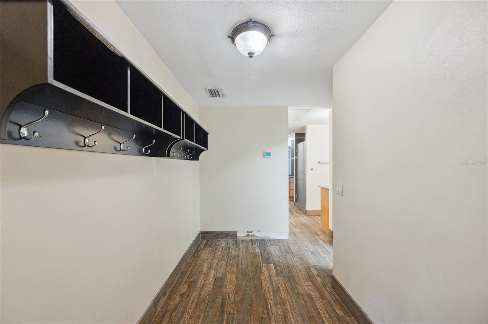 Listing photo id 44 for 655 Appaloosa Road