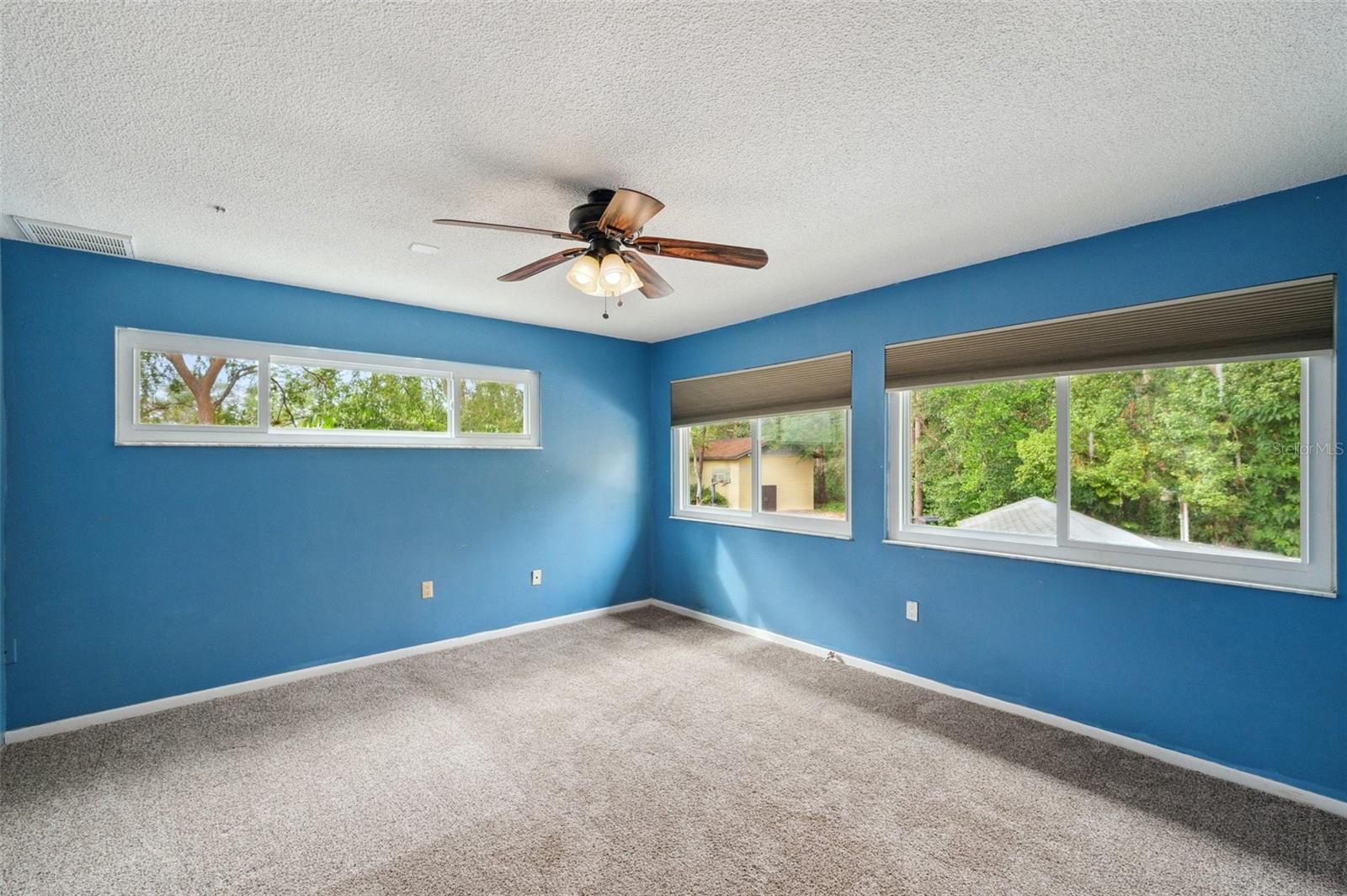 Listing photo id 49 for 655 Appaloosa Road