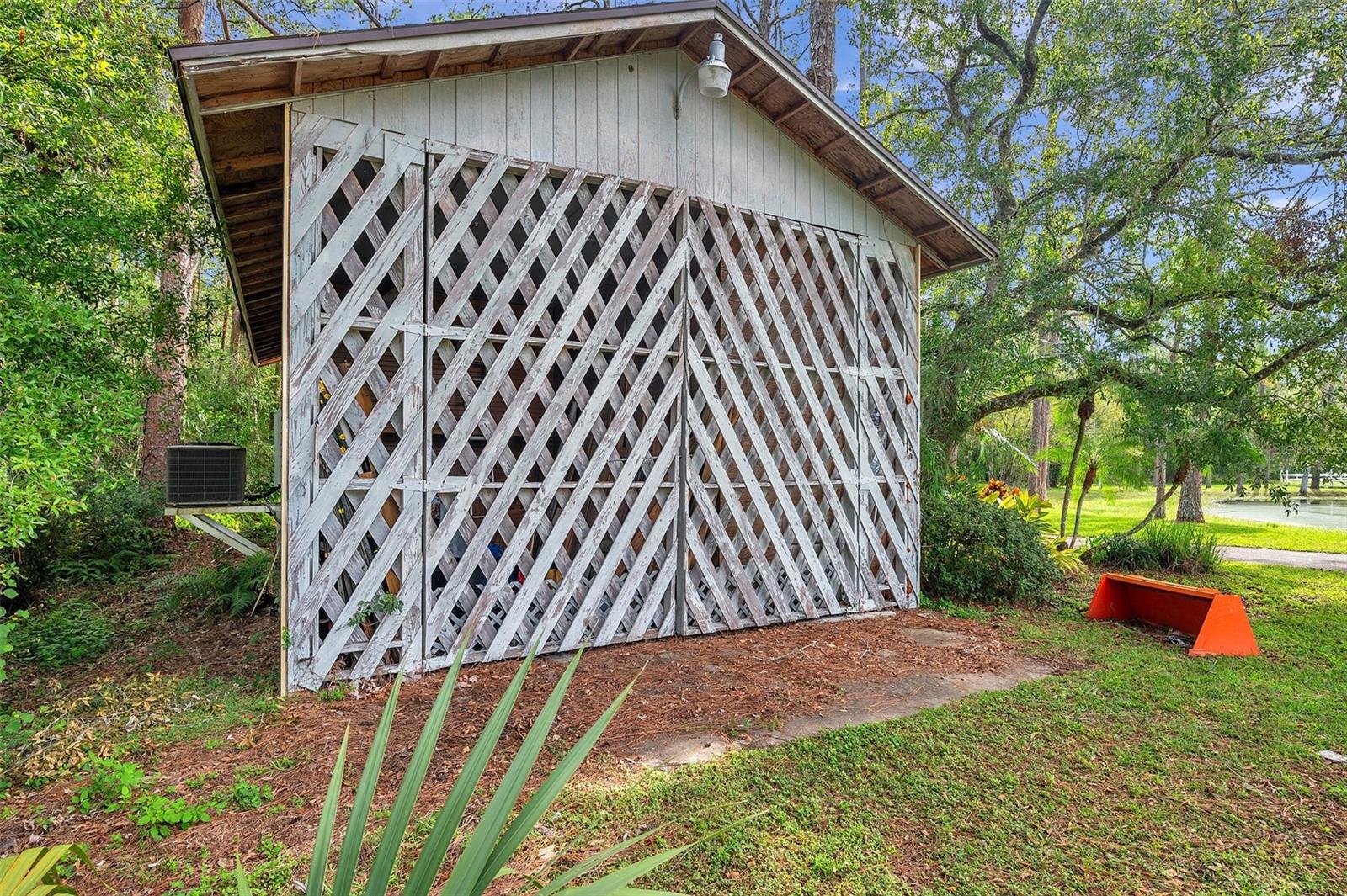 Listing photo id 52 for 655 Appaloosa Road