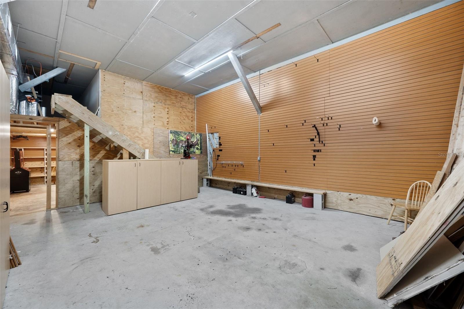 Listing photo id 53 for 655 Appaloosa Road