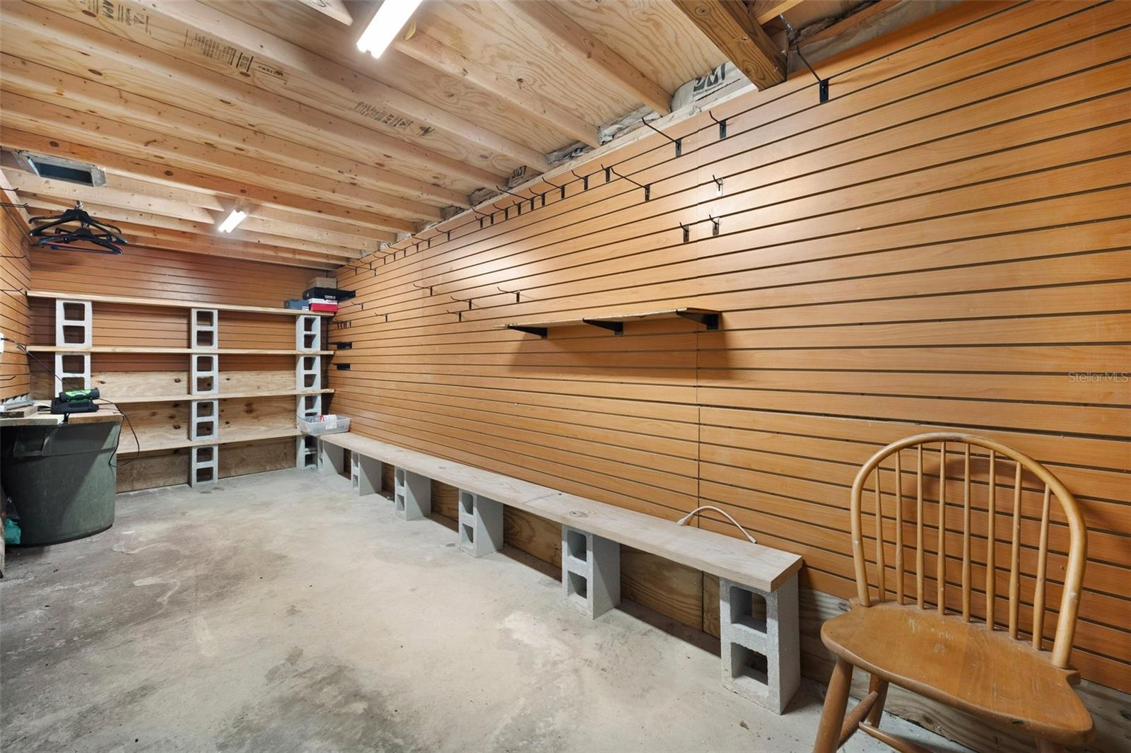 Listing photo id 54 for 655 Appaloosa Road