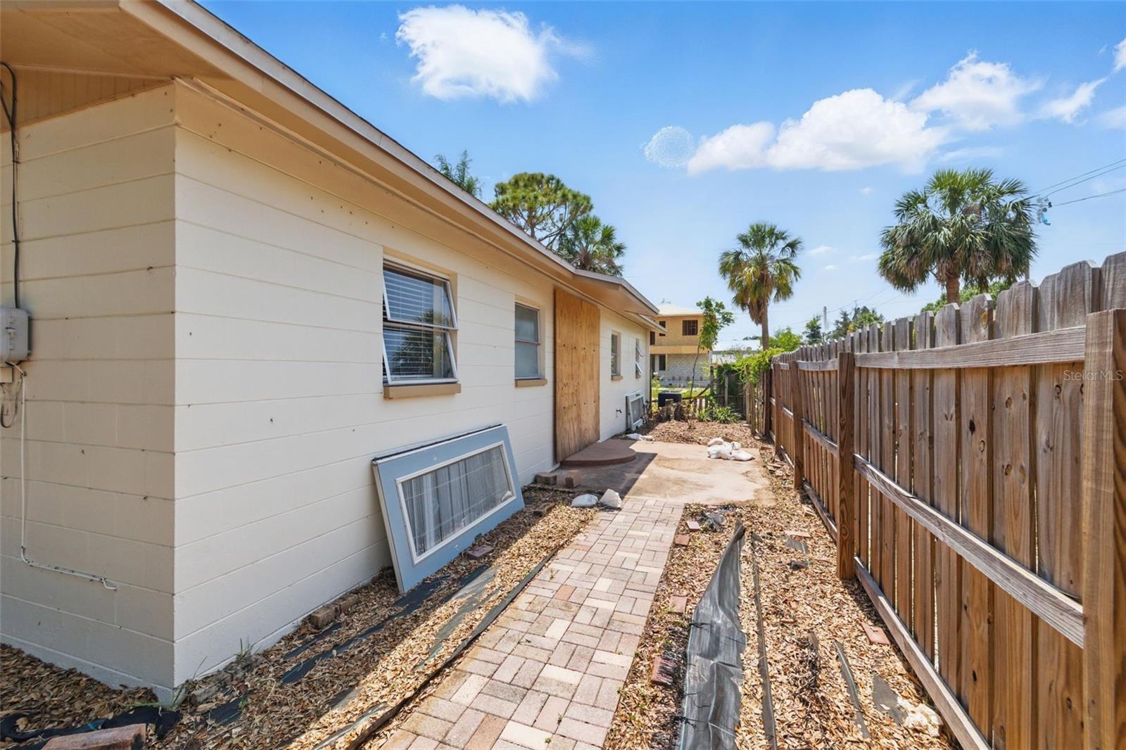 Listing photo id 8 for 1801 Mississippi Avenue Ne