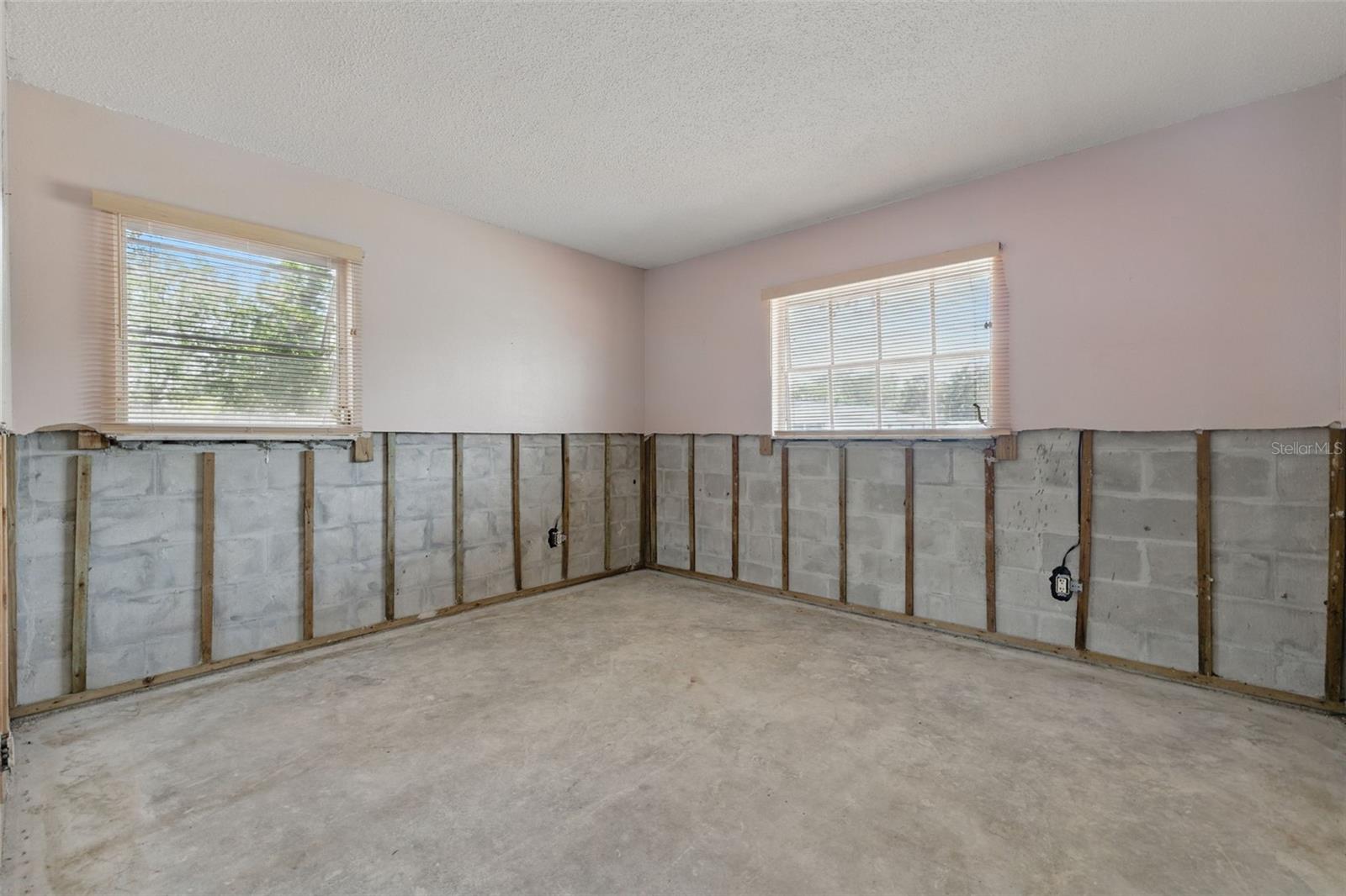 Listing photo id 3 for 1801 Mississippi Avenue Ne