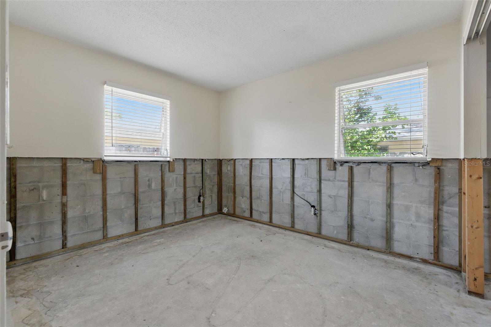 Listing photo id 4 for 1801 Mississippi Avenue Ne