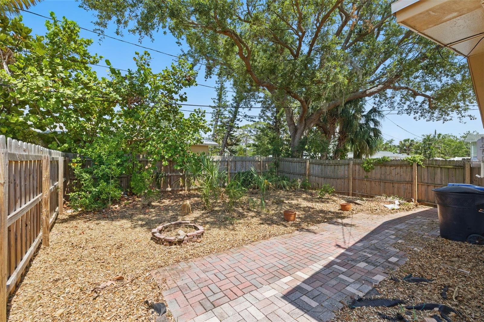Listing photo id 7 for 1801 Mississippi Avenue Ne