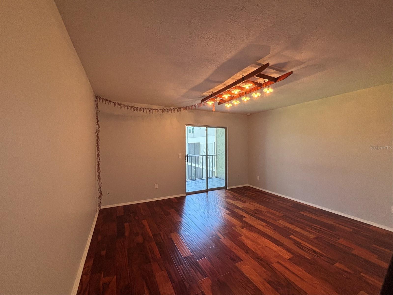 Image 7 of 20 For 14446 Reuter Strasse Circle 3