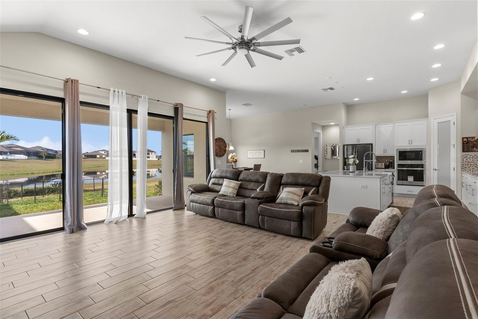 Listing photo id 8 for 13182 Twin Bridges Drive
