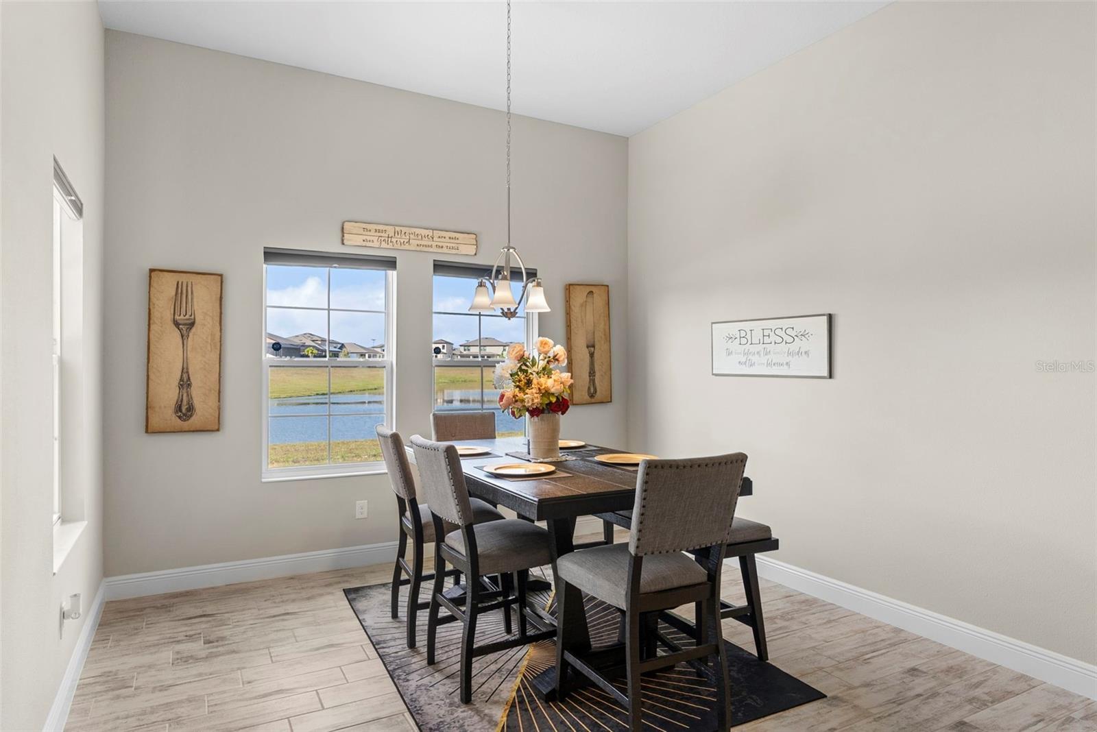 Listing photo id 13 for 13182 Twin Bridges Drive