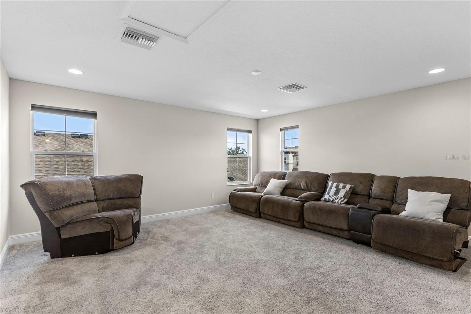 Listing photo id 31 for 13182 Twin Bridges Drive