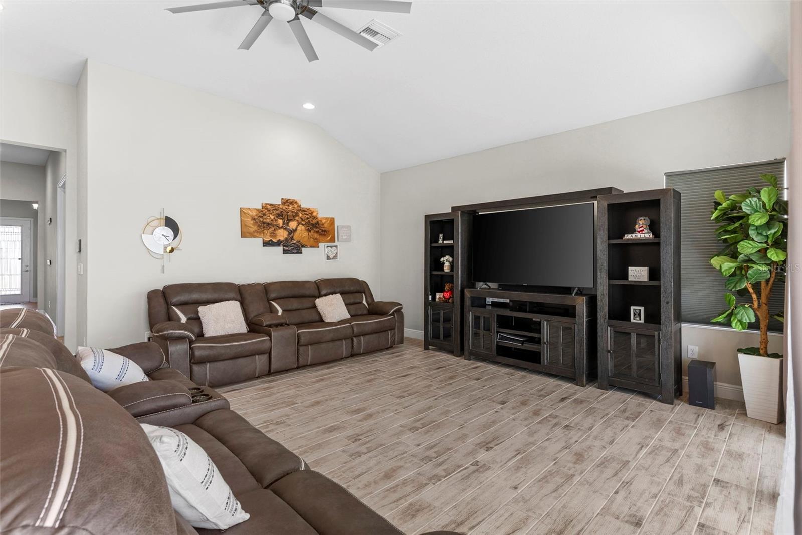 Listing photo id 6 for 13182 Twin Bridges Drive