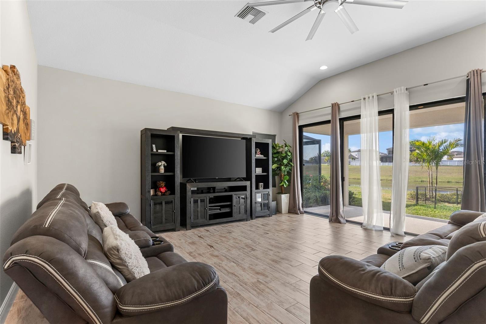 Listing photo id 7 for 13182 Twin Bridges Drive