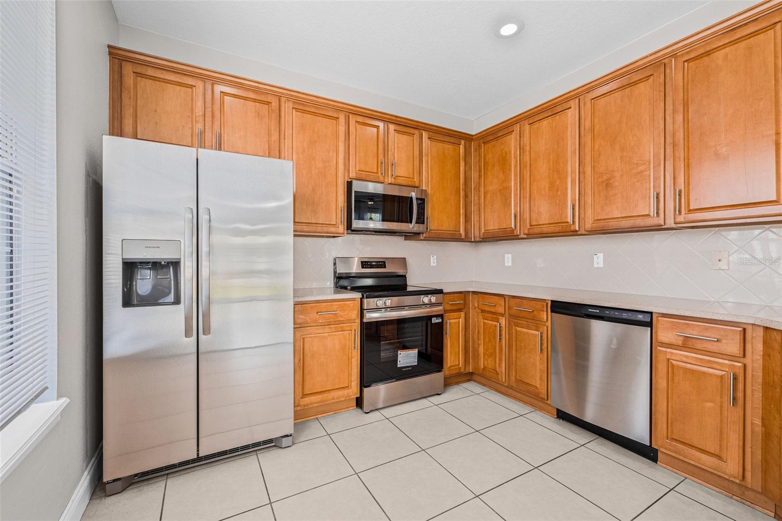 Listing photo id 14 for 5176 6th Street N