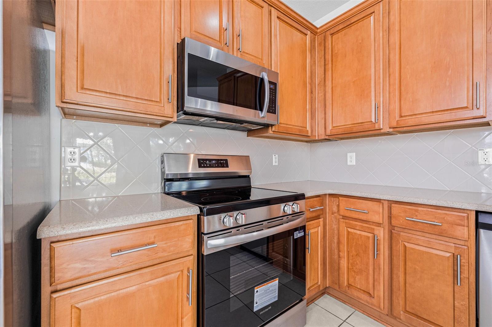 Listing photo id 15 for 5176 6th Street N