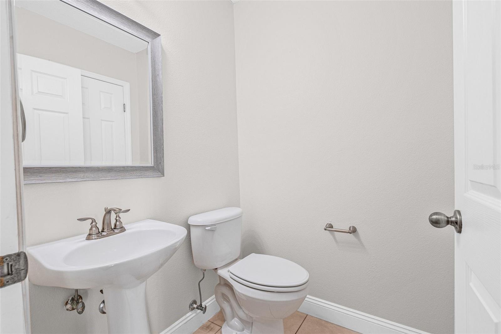 Listing photo id 19 for 5176 6th Street N