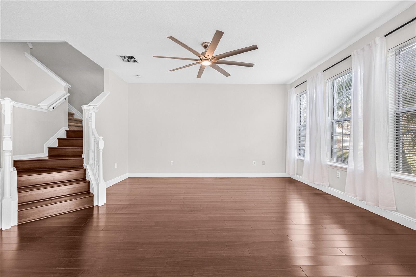 Listing photo id 20 for 5176 6th Street N