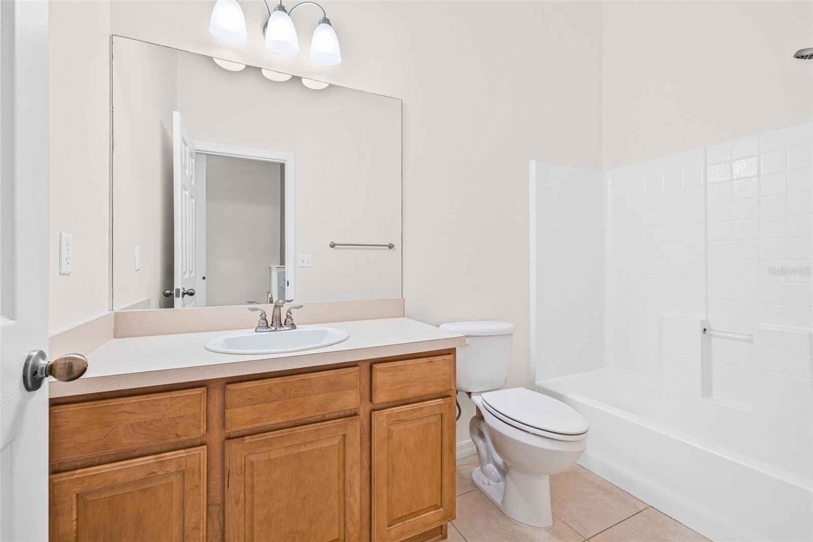 Listing photo id 21 for 5176 6th Street N