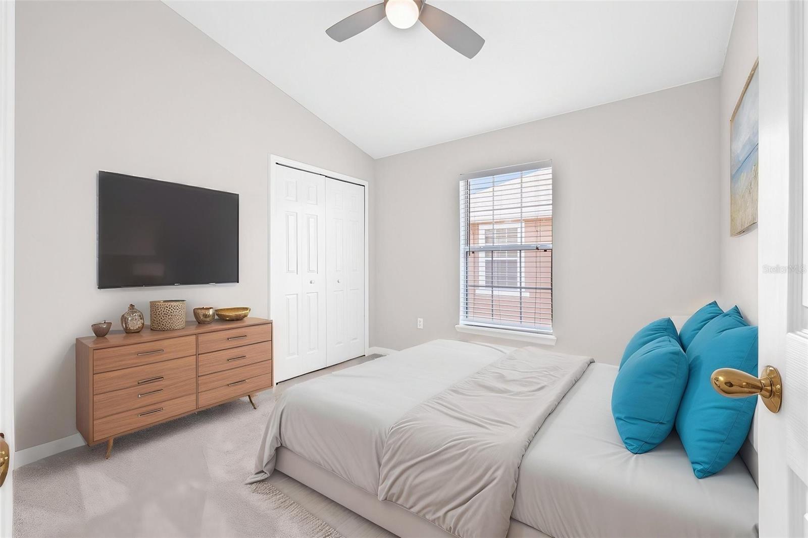 Listing photo id 25 for 5176 6th Street N