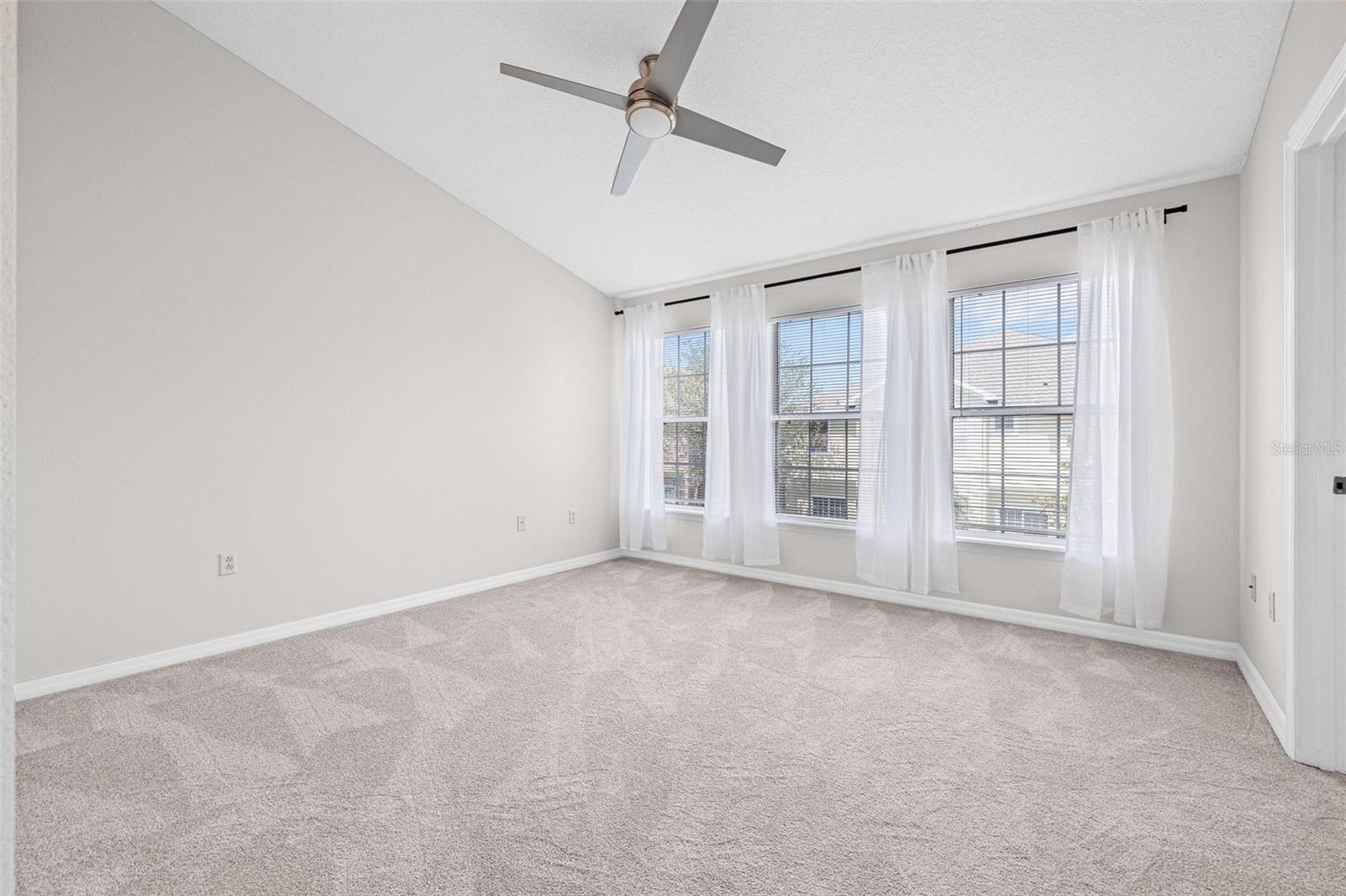 Listing photo id 26 for 5176 6th Street N