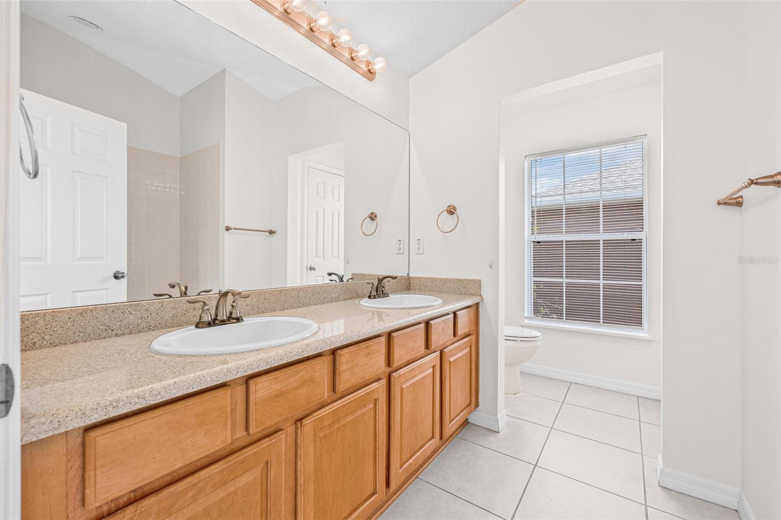 Listing photo id 28 for 5176 6th Street N