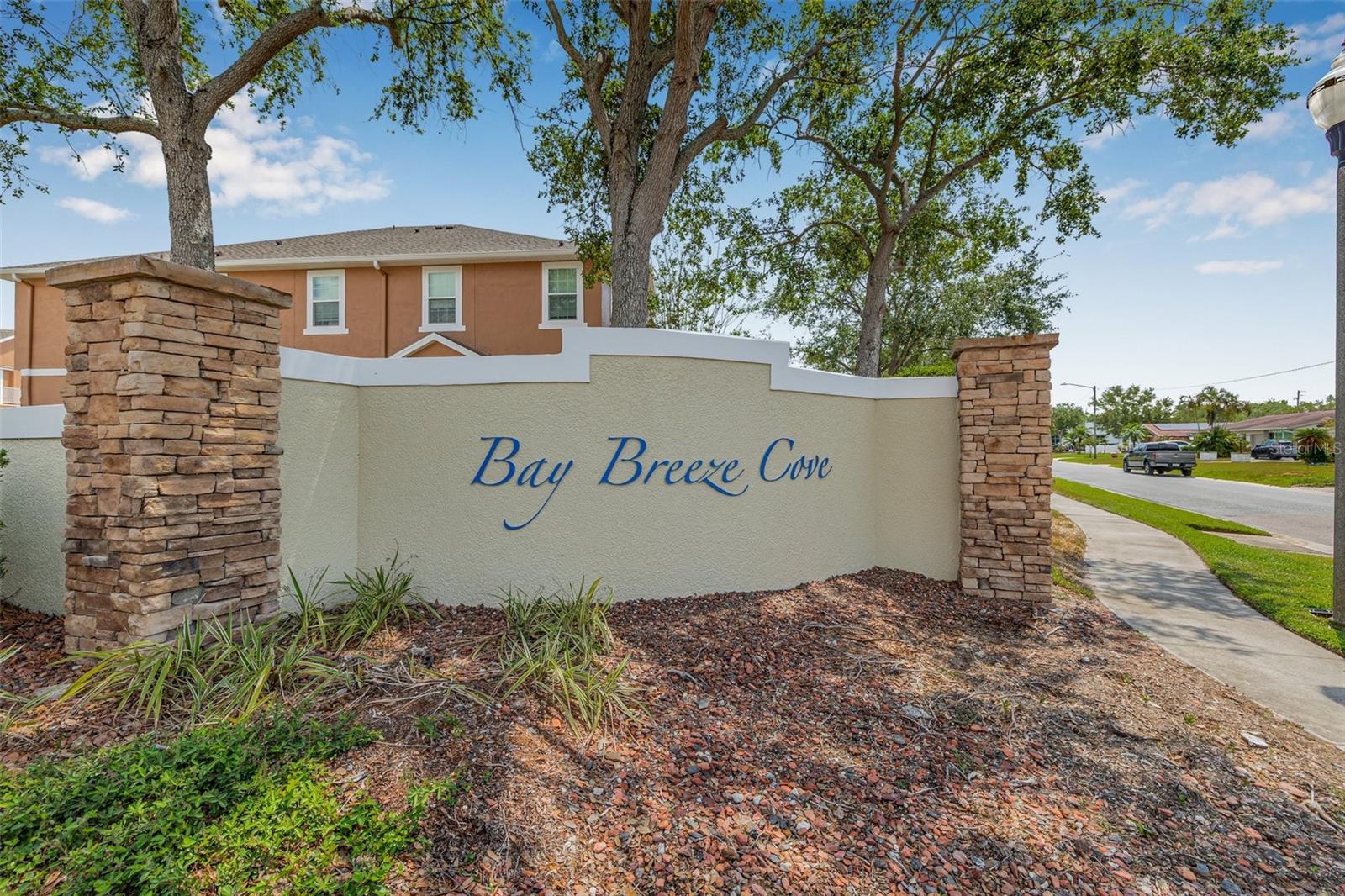 Listing photo id 43 for 5176 6th Street N