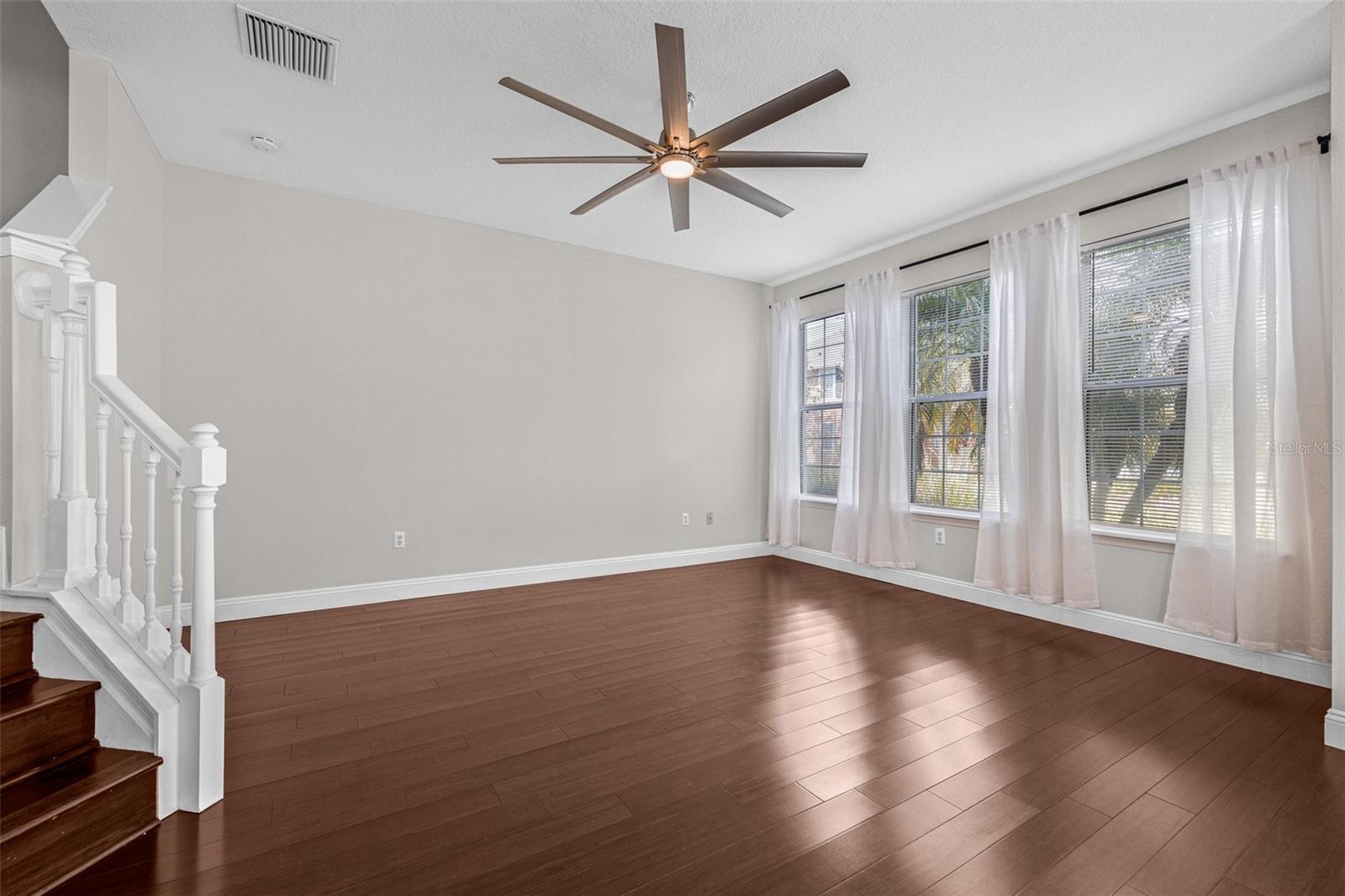 Listing photo id 7 for 5176 6th Street N