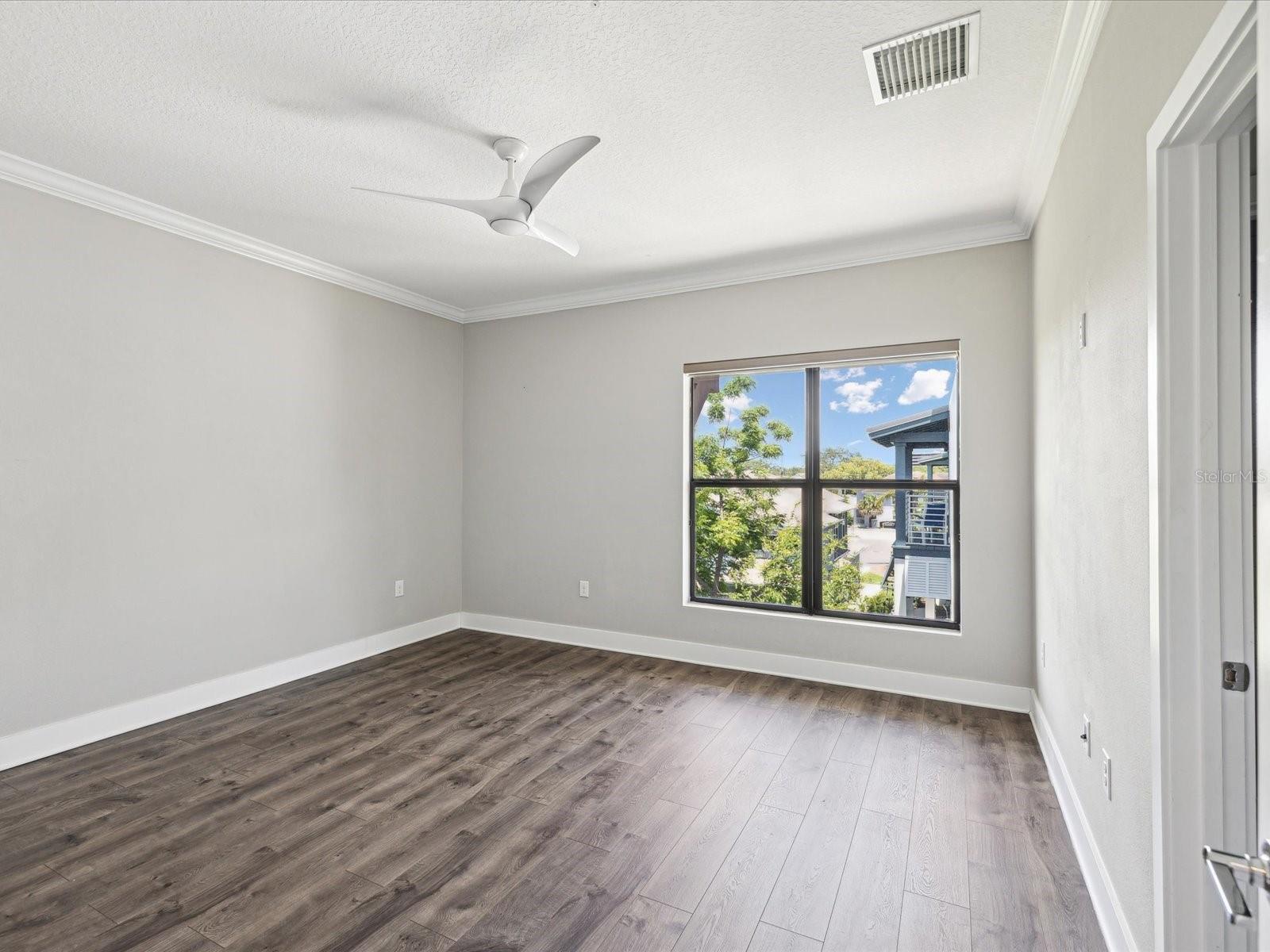 Image 11 of 47 For 946 Highland Avenue 24