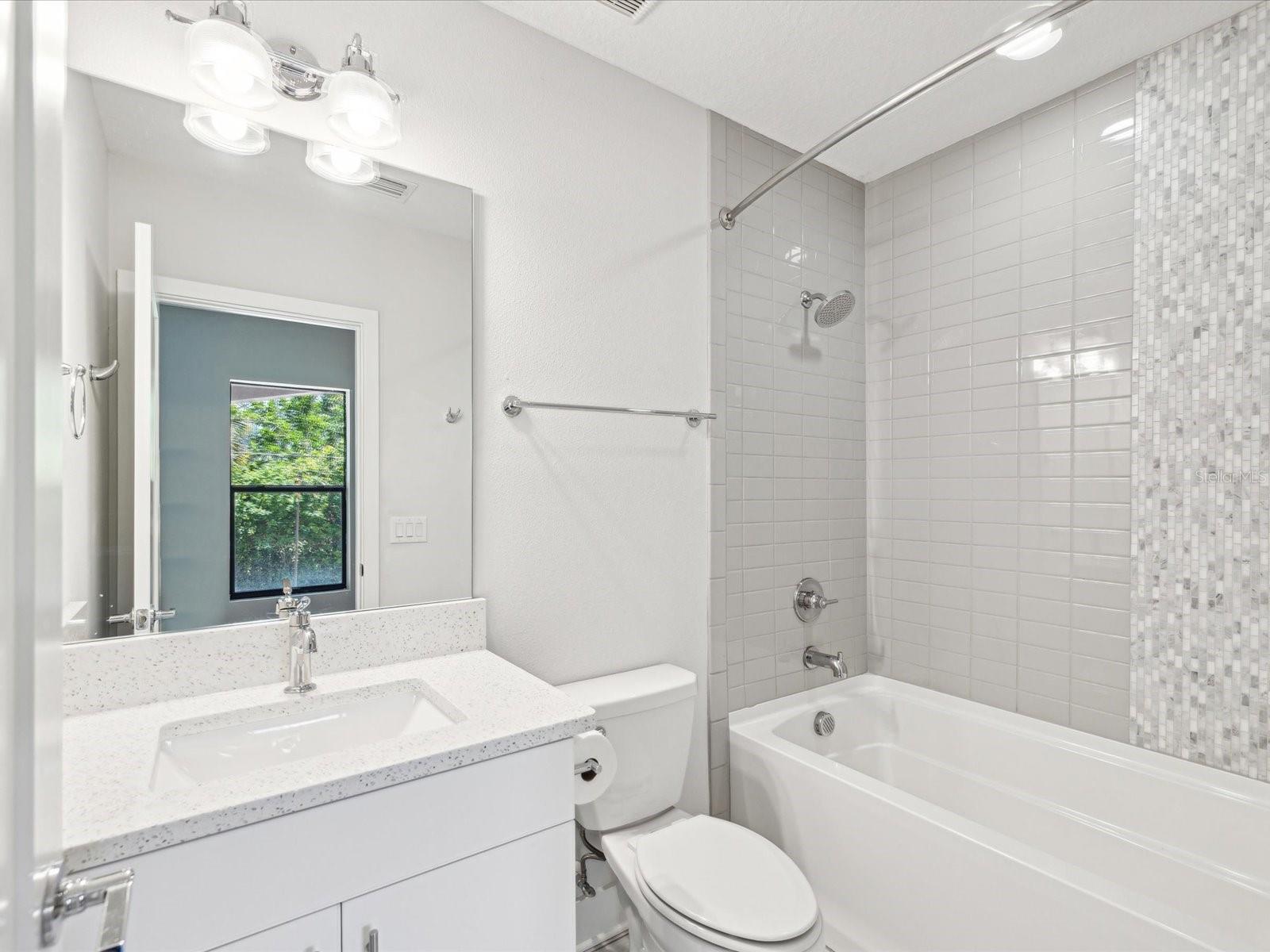 Image 23 of 47 For 946 Highland Avenue 24