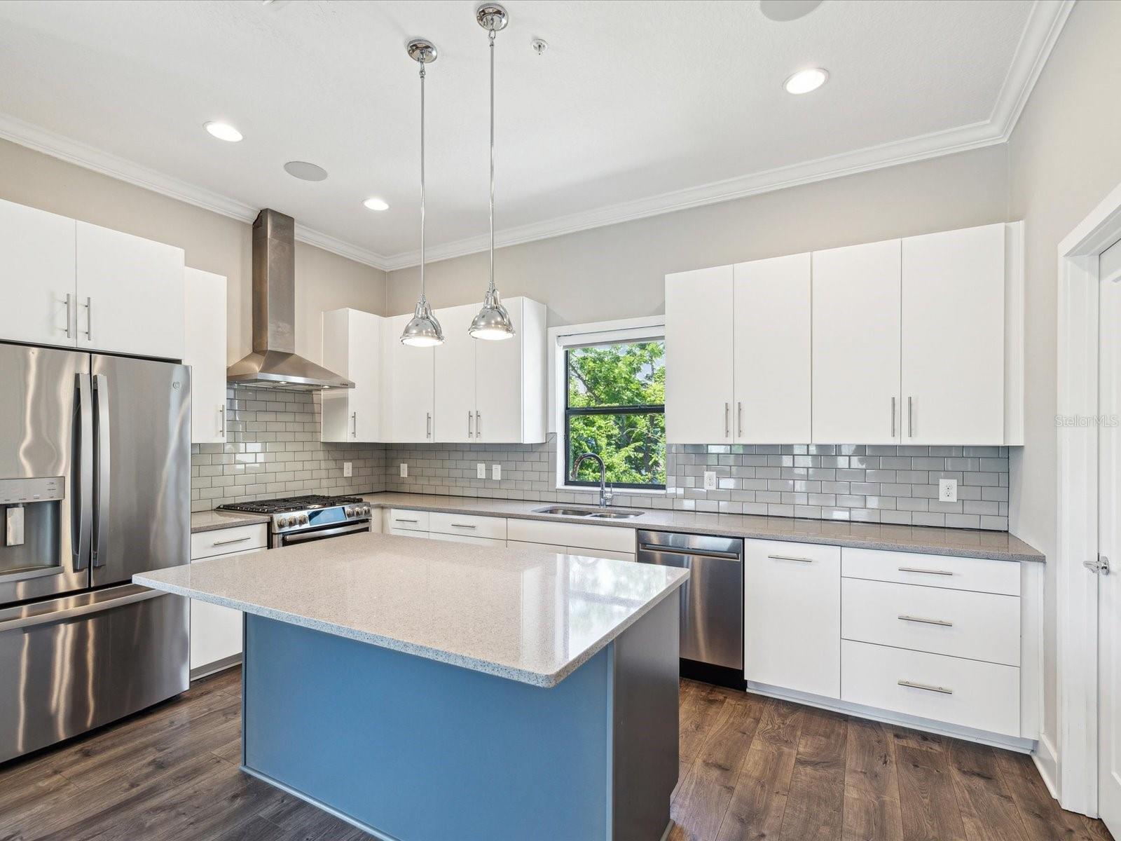Image 3 of 47 For 946 Highland Avenue 24