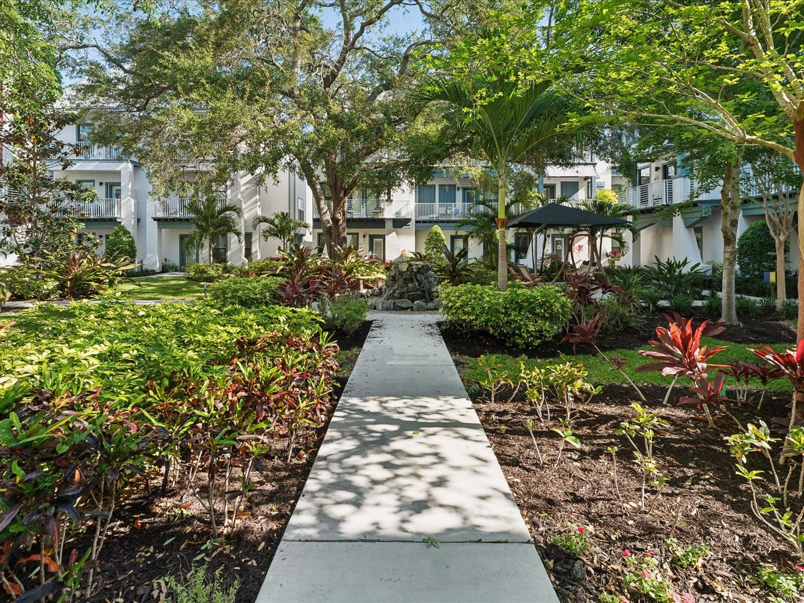 Image 32 of 47 For 946 Highland Avenue 24