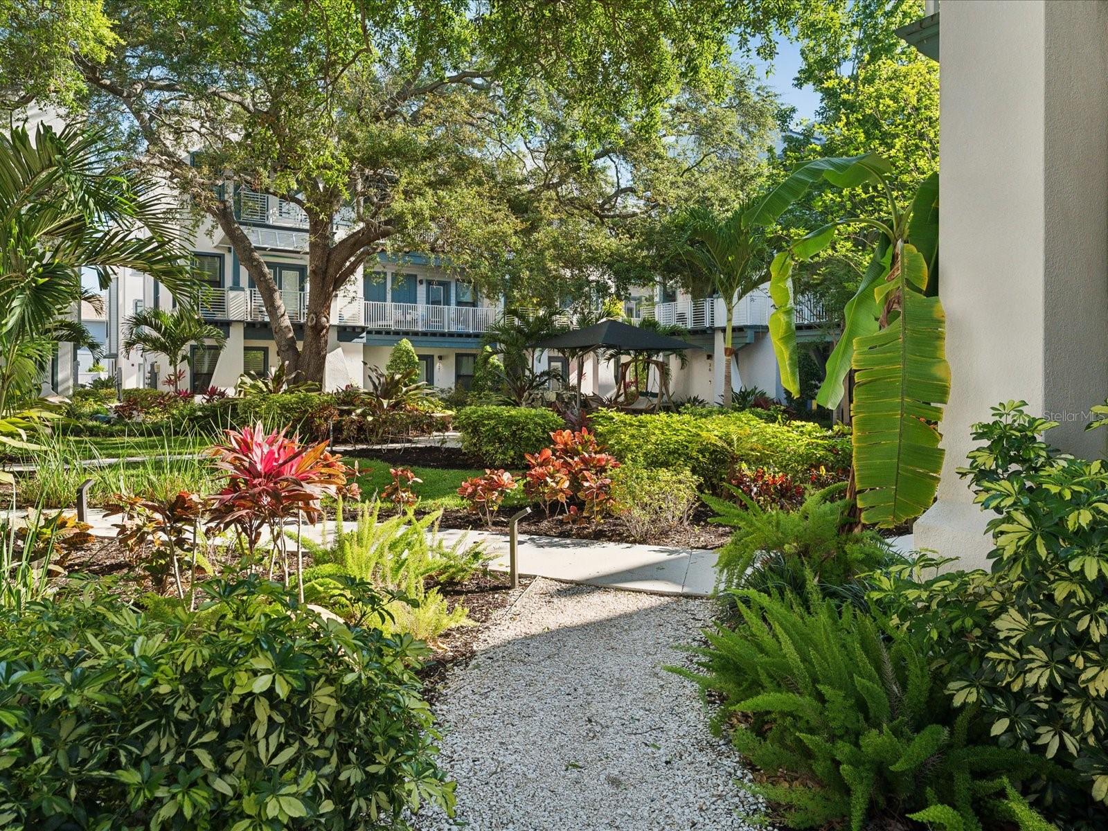 Image 33 of 47 For 946 Highland Avenue 24