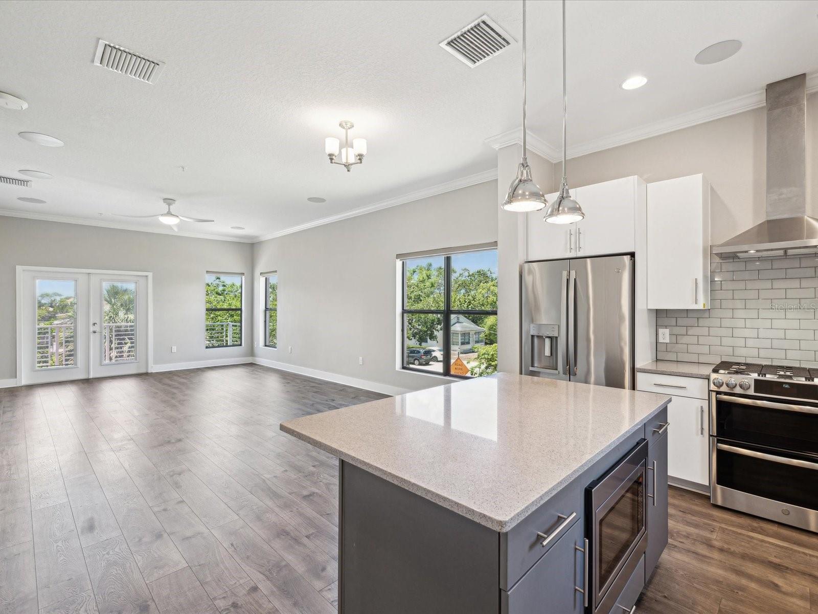 Image 7 of 47 For 946 Highland Avenue 24