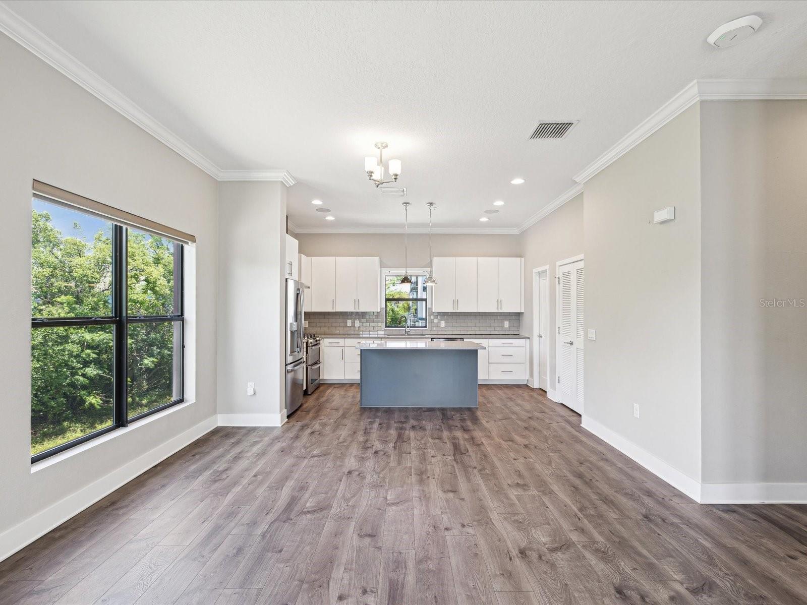 Image 8 of 47 For 946 Highland Avenue 24
