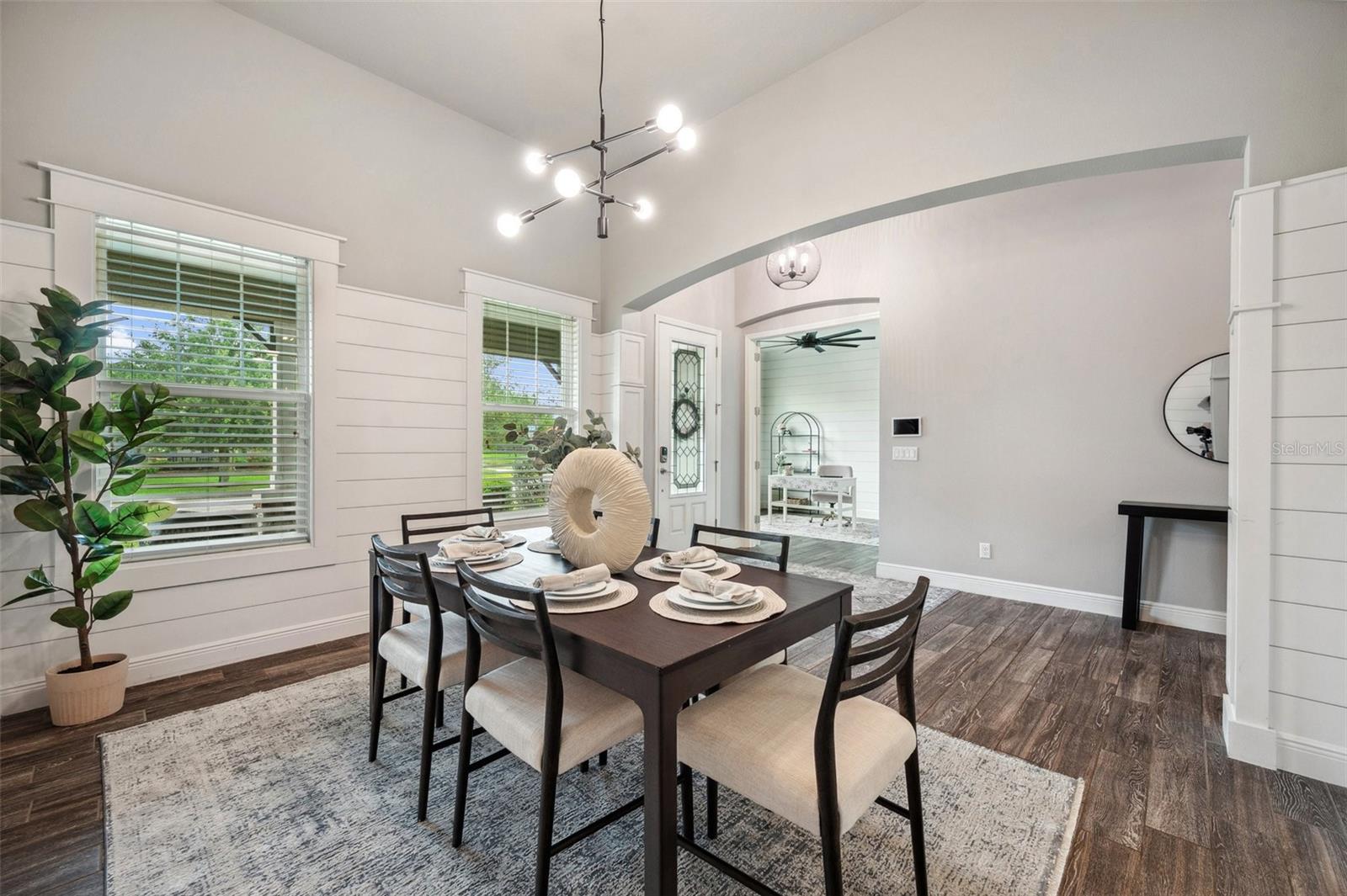 Listing photo id 8 for 3326 Barbour Trail