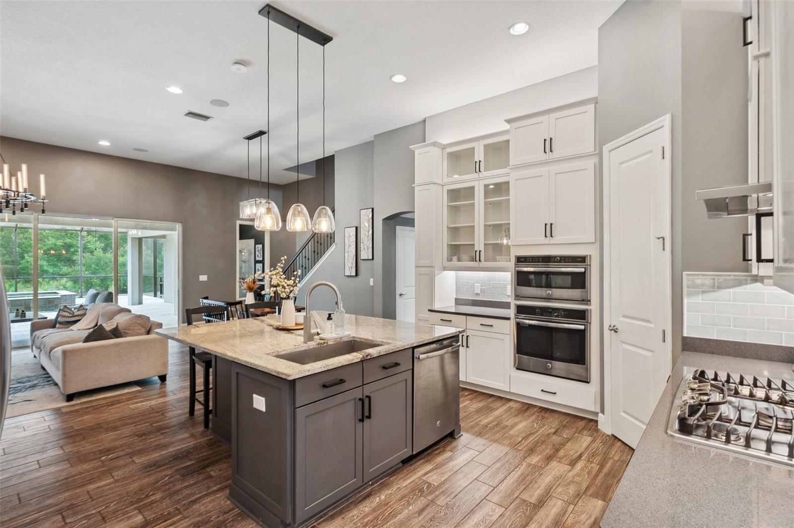 Listing photo id 11 for 3326 Barbour Trail