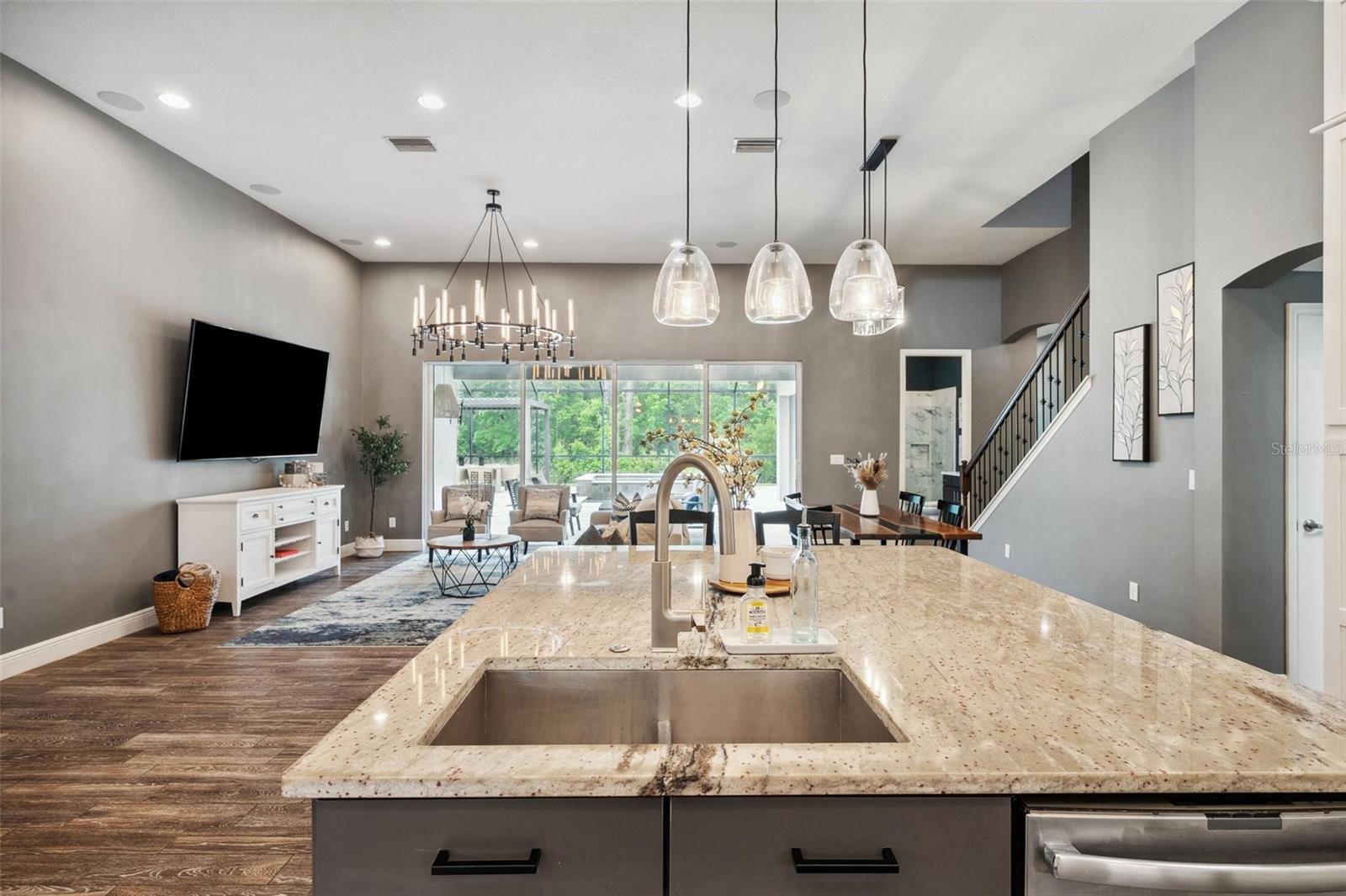 Listing photo id 12 for 3326 Barbour Trail