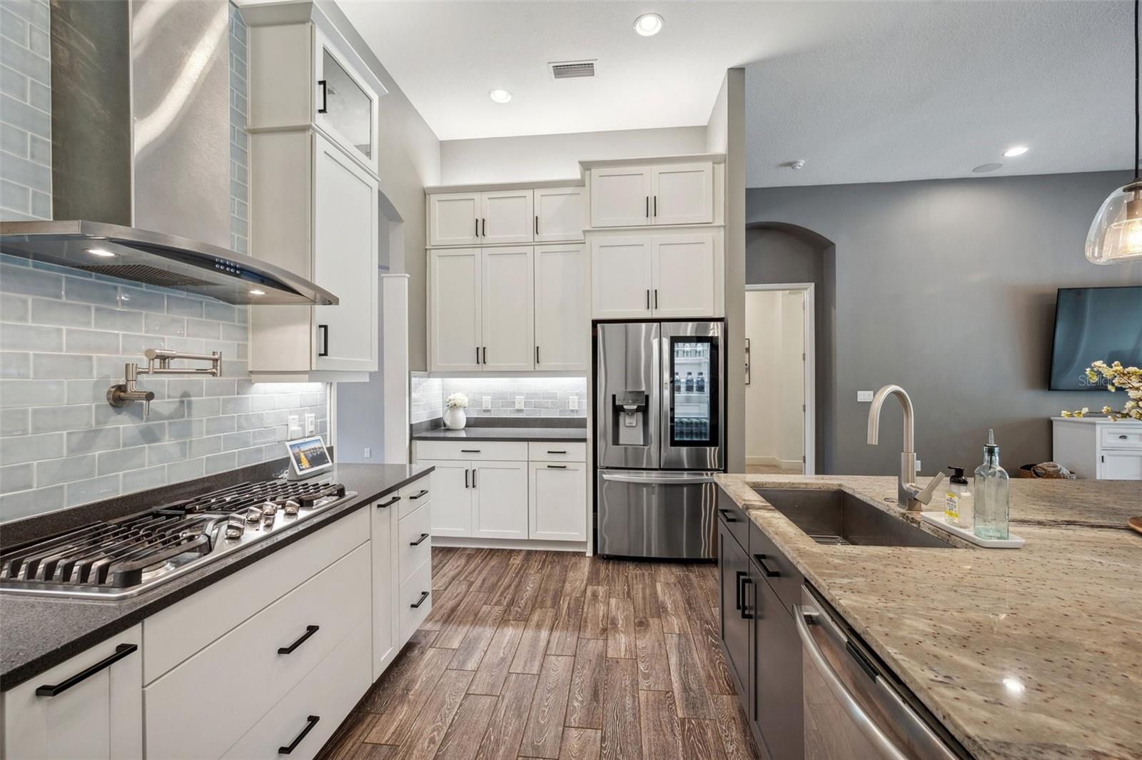Listing photo id 14 for 3326 Barbour Trail
