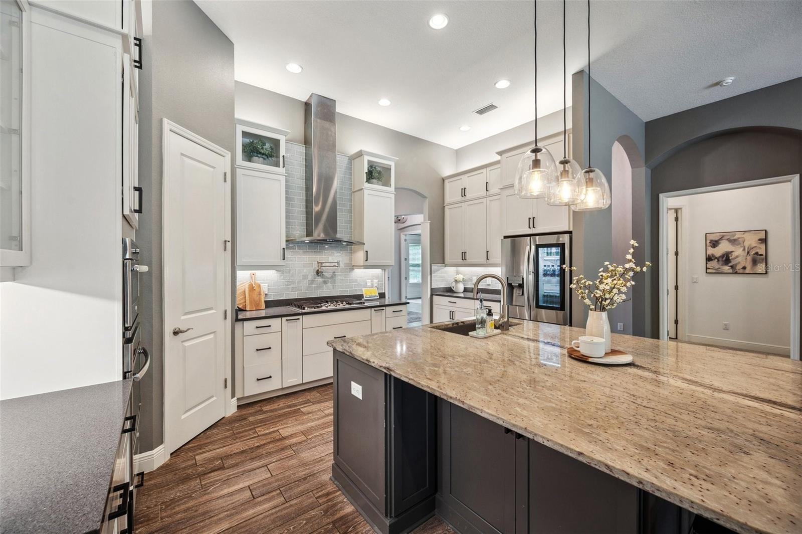 Listing photo id 15 for 3326 Barbour Trail