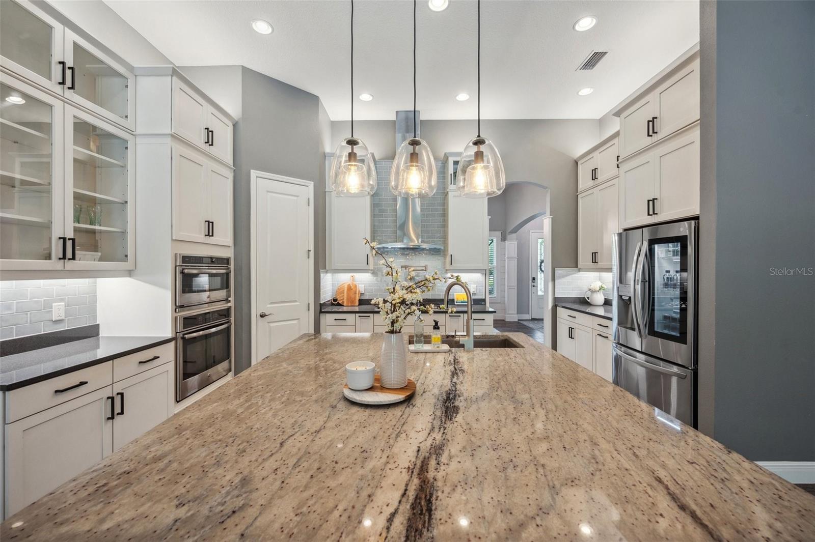 Listing photo id 16 for 3326 Barbour Trail