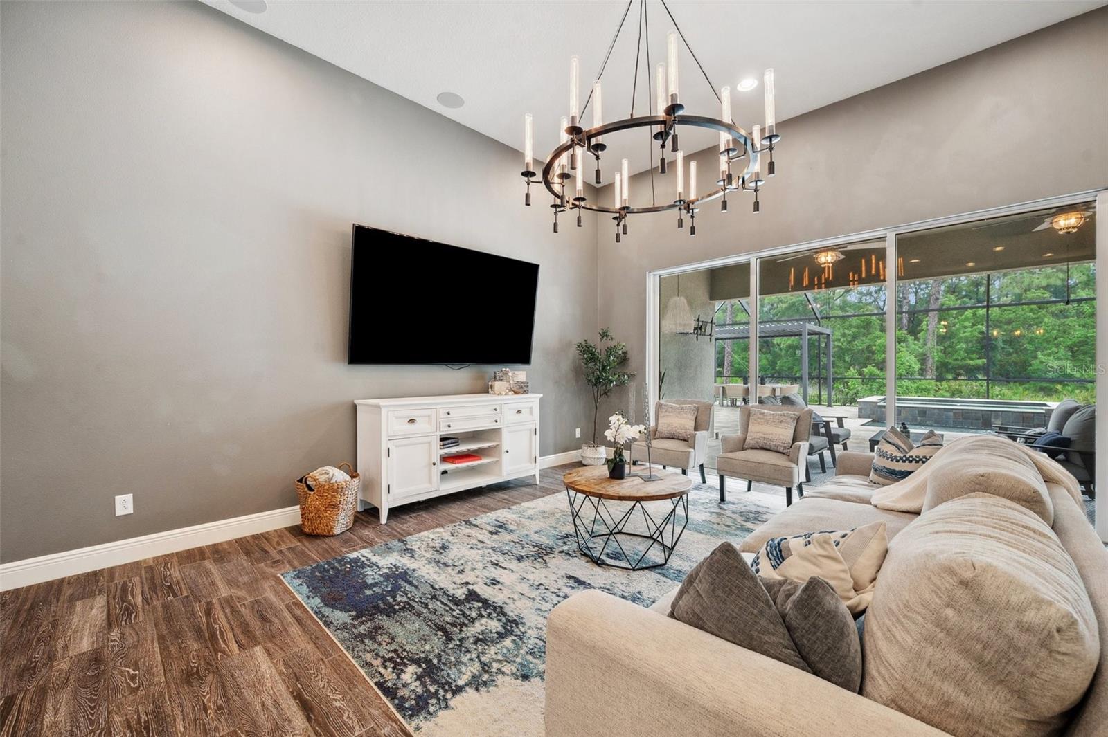 Listing photo id 20 for 3326 Barbour Trail