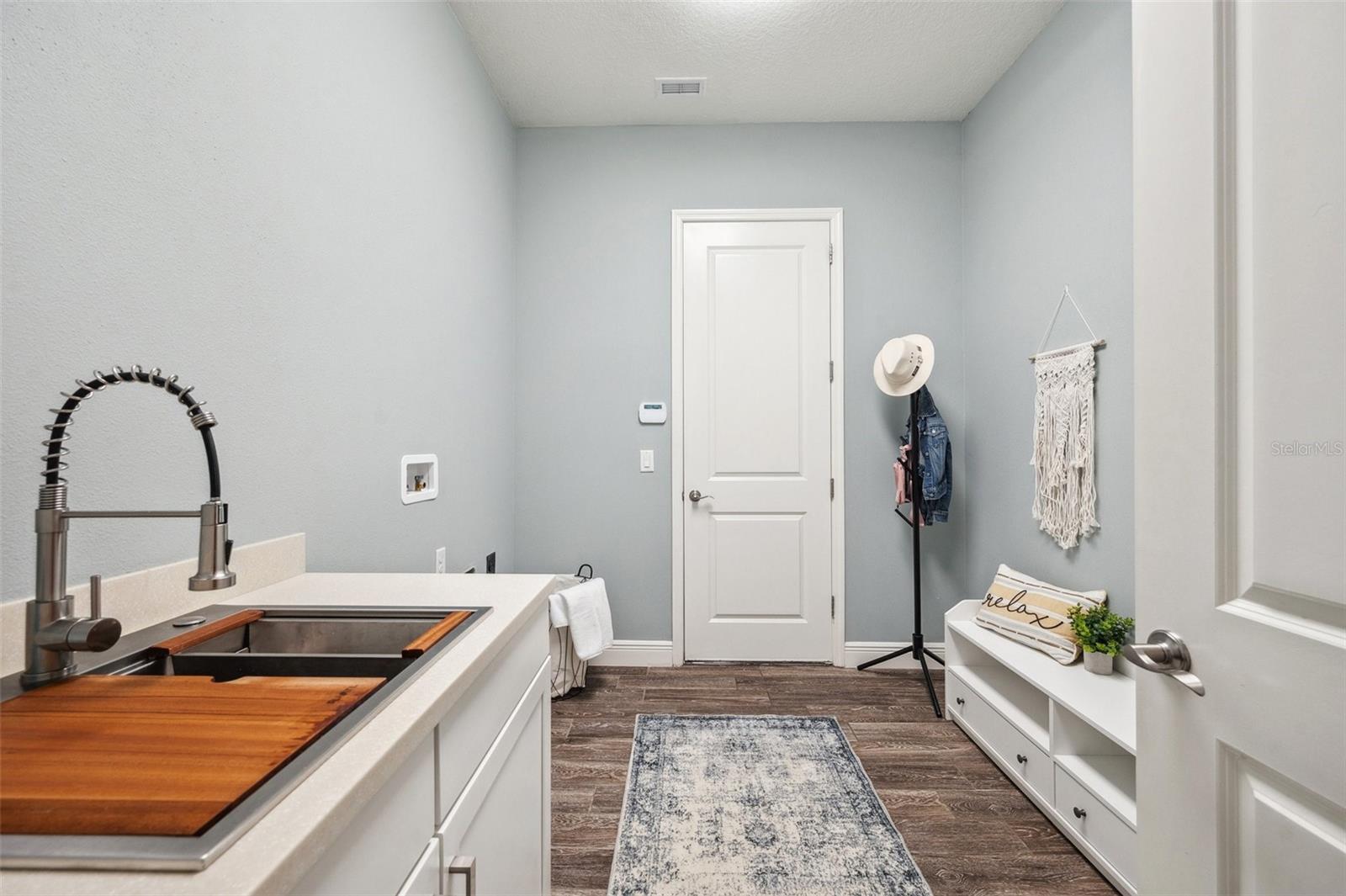 Listing photo id 26 for 3326 Barbour Trail