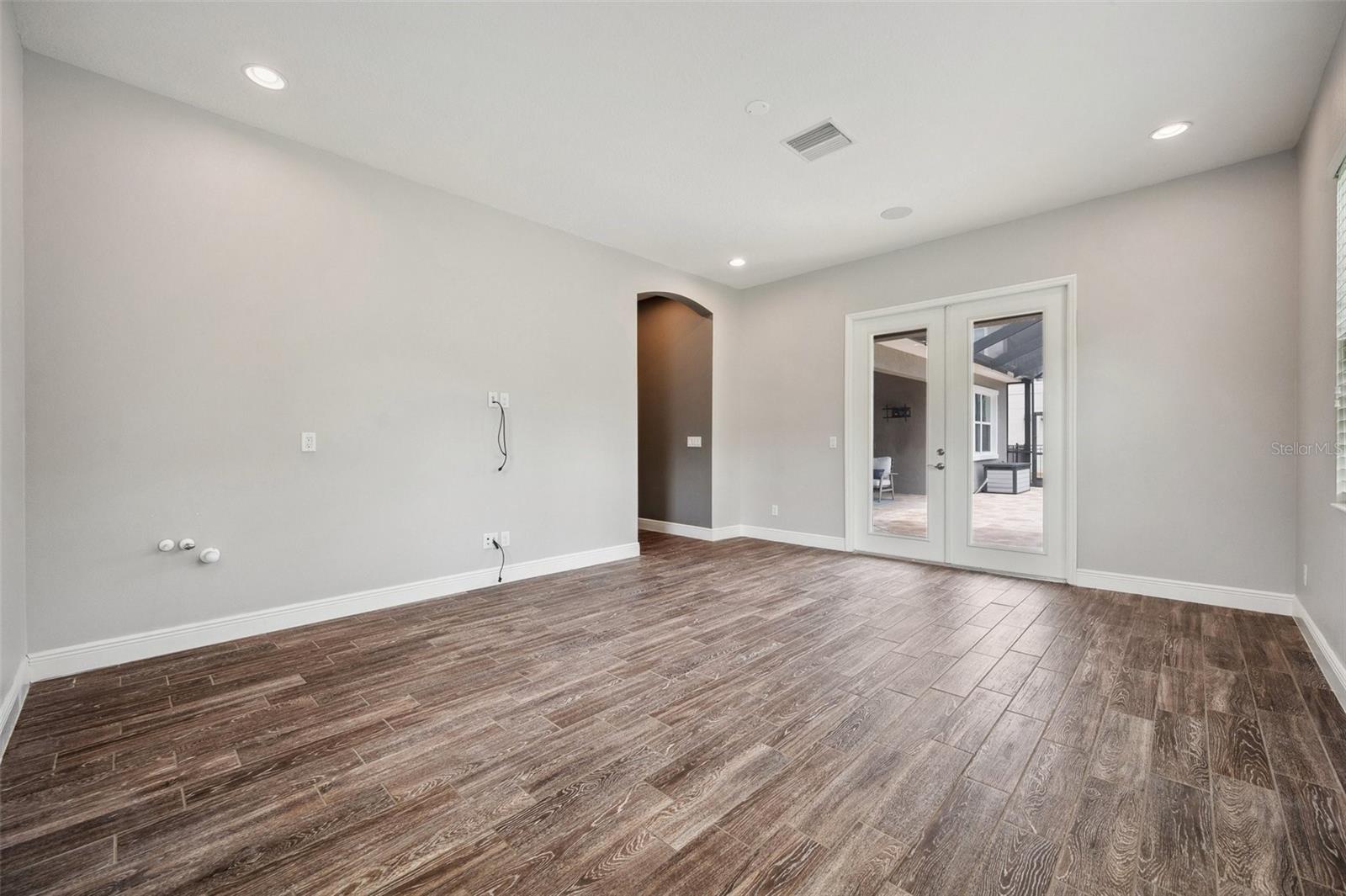 Listing photo id 35 for 3326 Barbour Trail