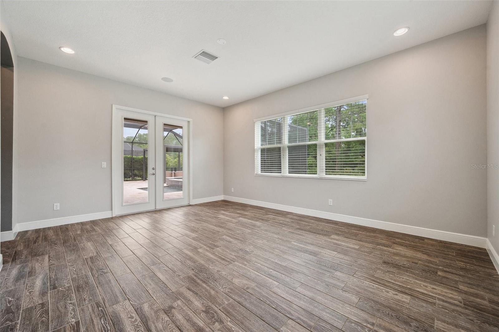 Listing photo id 36 for 3326 Barbour Trail
