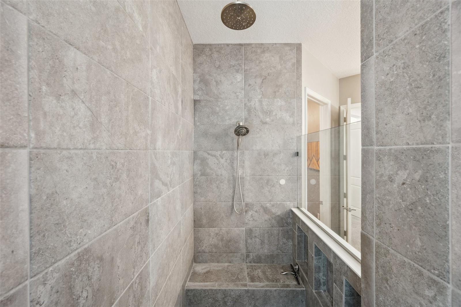 Listing photo id 42 for 3326 Barbour Trail