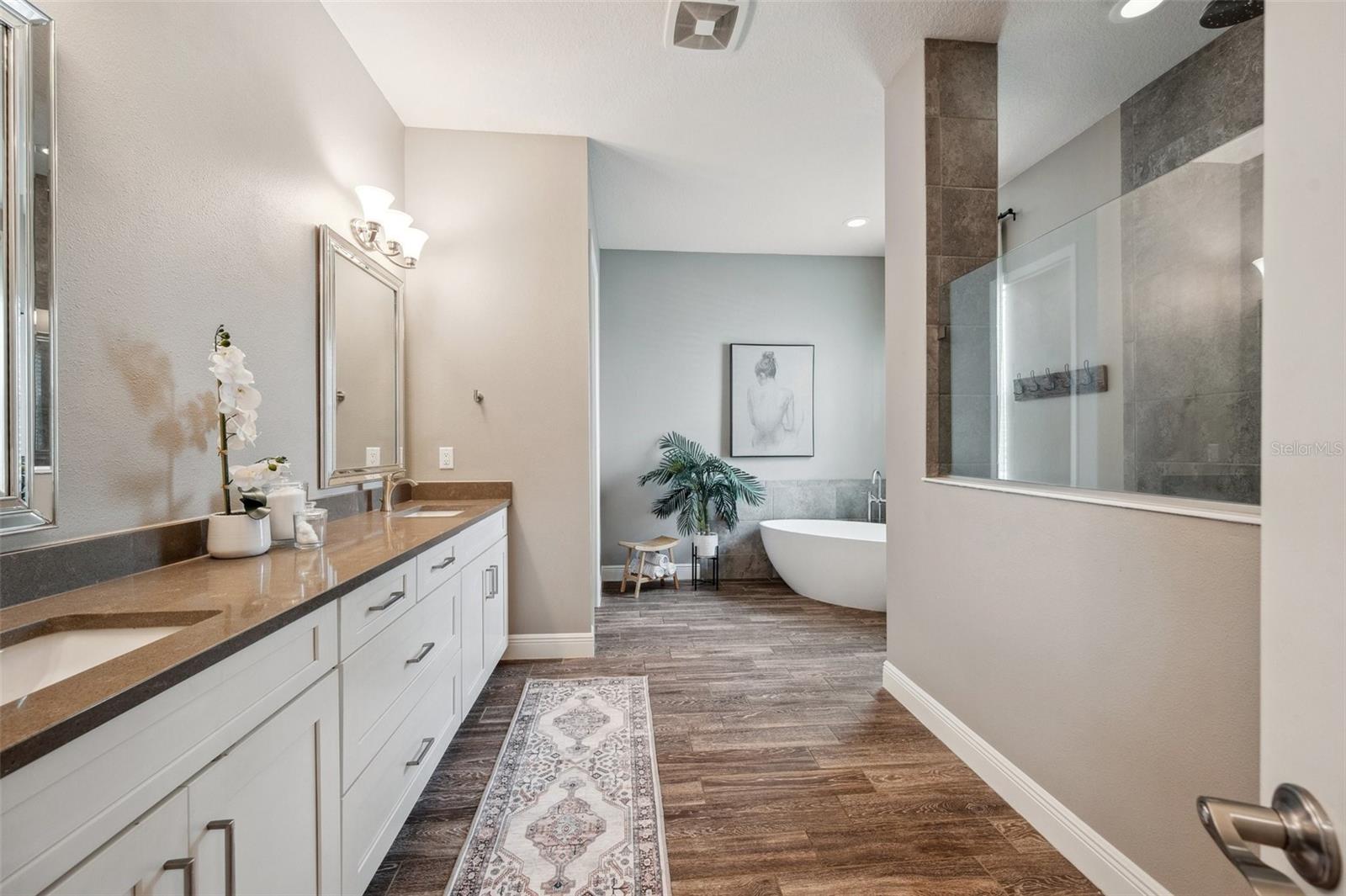 Listing photo id 44 for 3326 Barbour Trail